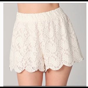 Free People Off-White Lace Shorts - size Medium